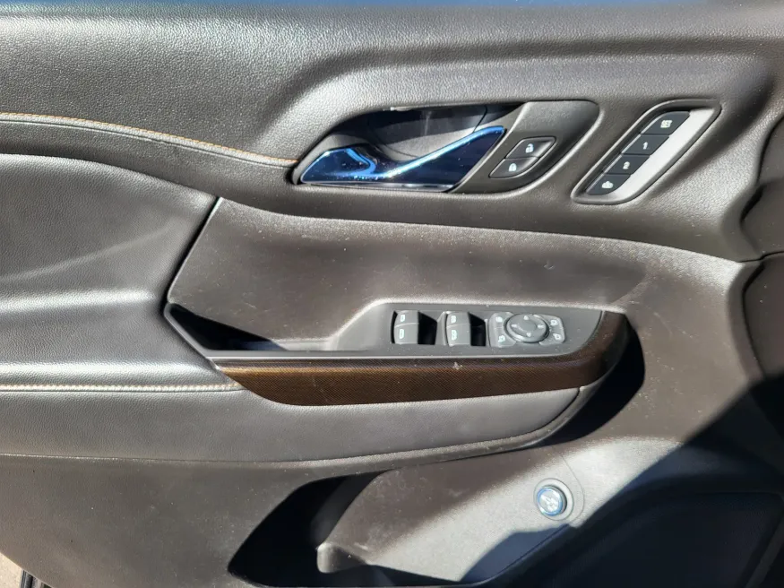 2023 GMC Acadia AT4 | Photo 19 of 27