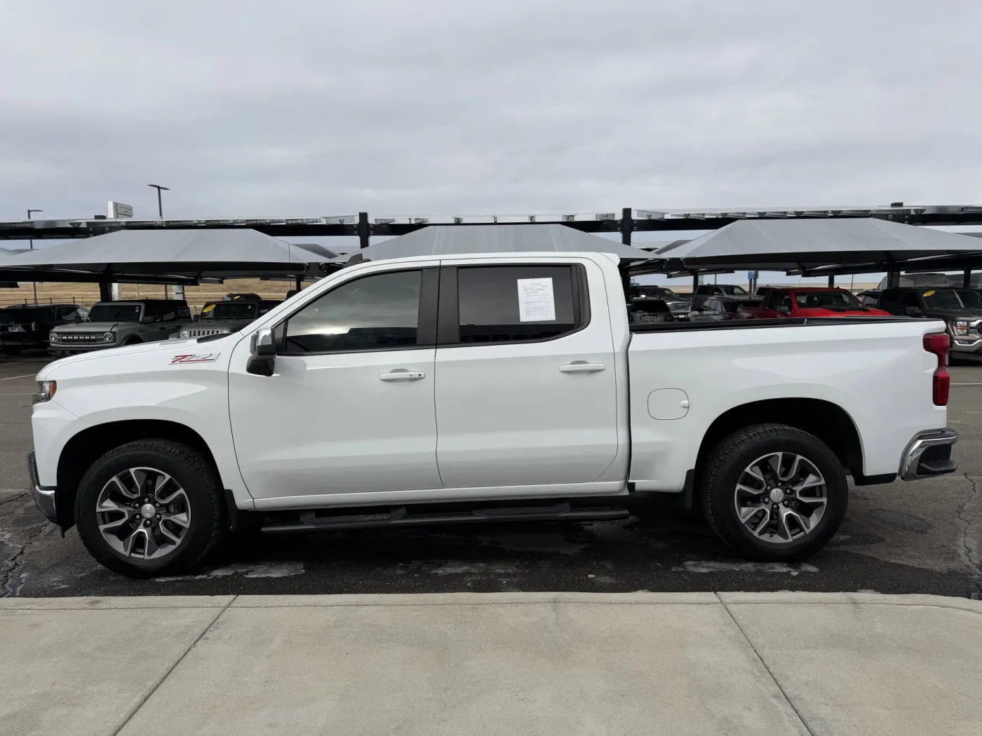 2021 Chevrolet Silverado 1500 LT | Photo 3 of 14