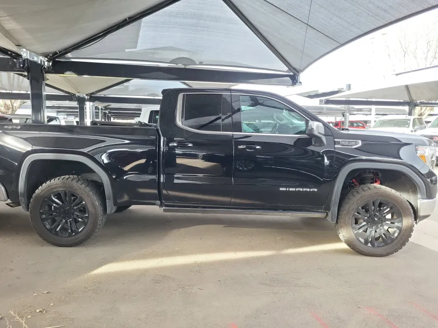 2019 GMC Sierra 1500 SLE | Photo 3 of 4