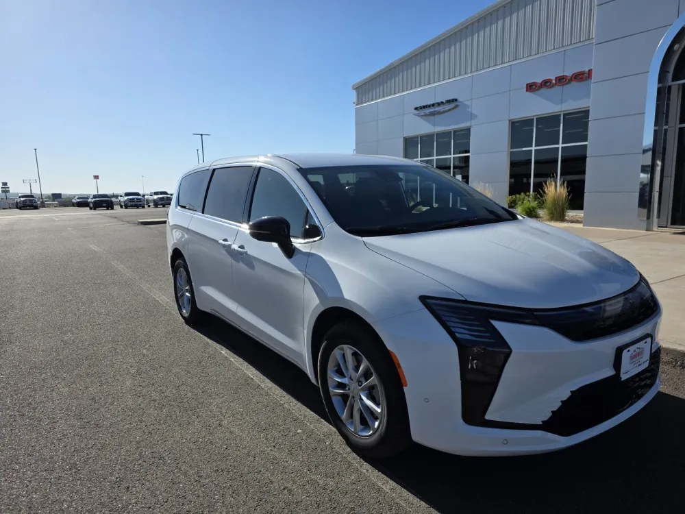 2027 Chrysler Pacifica Select AWD's photo