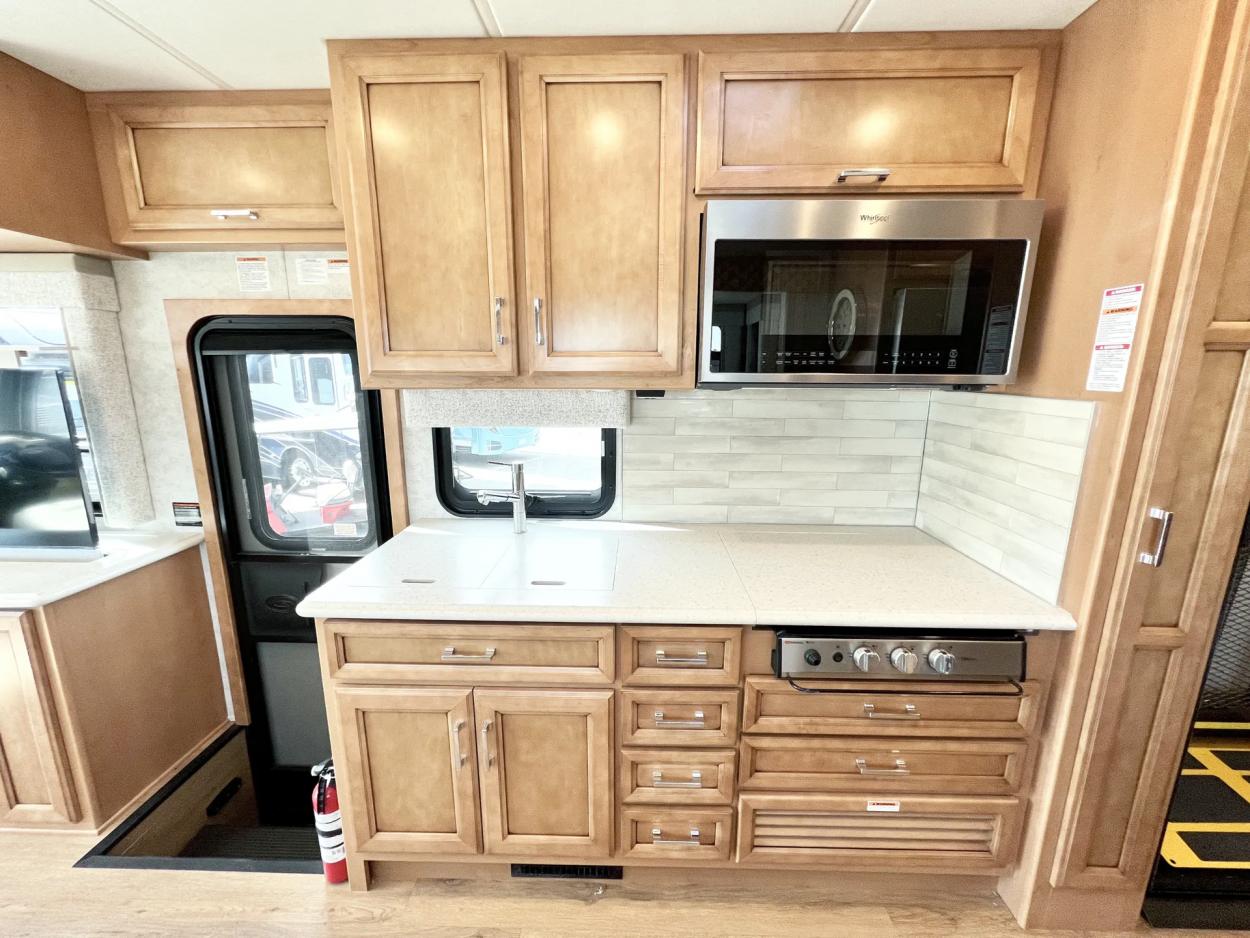 2023 Newmar Bay Star 3811 | Photo 11 of 38
