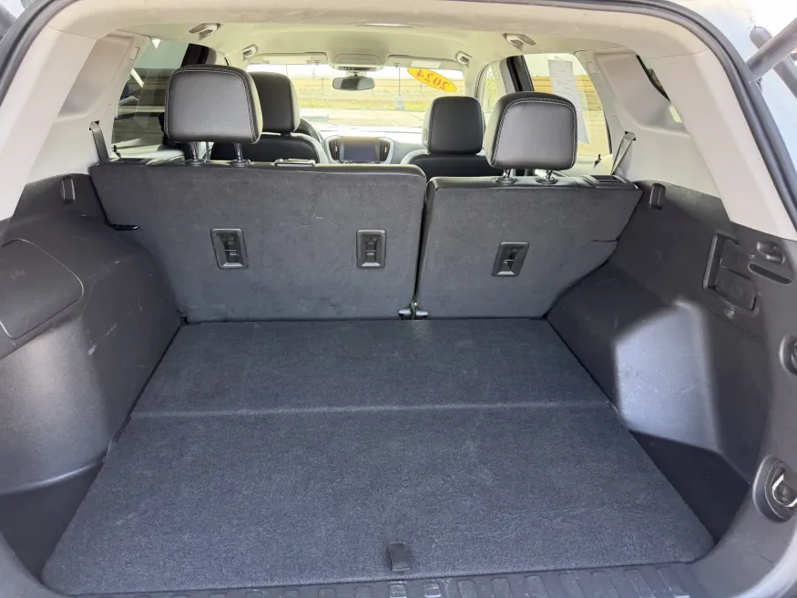 2024 GMC Terrain SLT | Photo 7 of 20