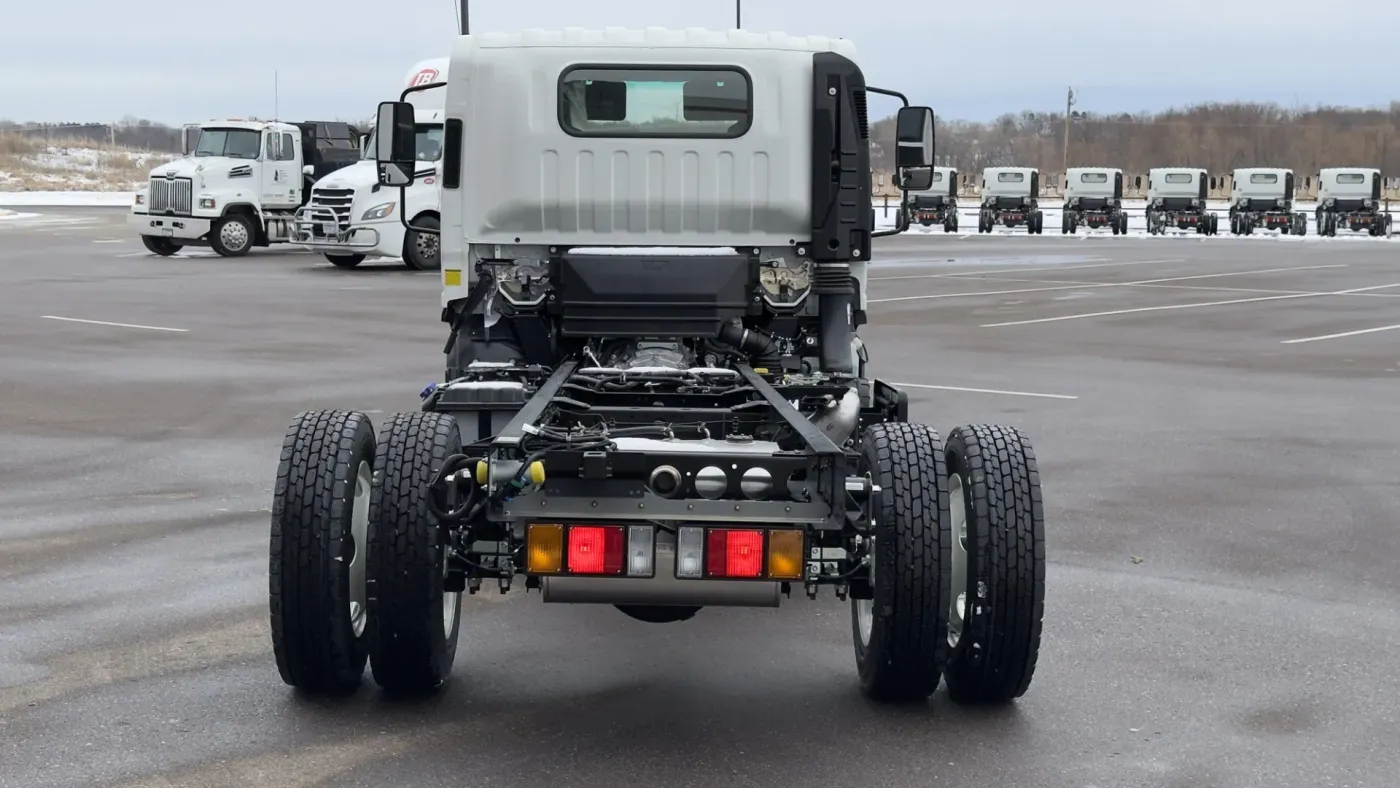 2025 Isuzu NRR | Photo 5 of 17