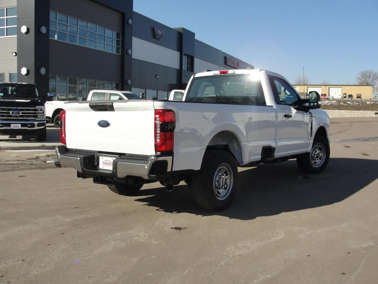 2024 Ford F350 | Photo 5 of 11