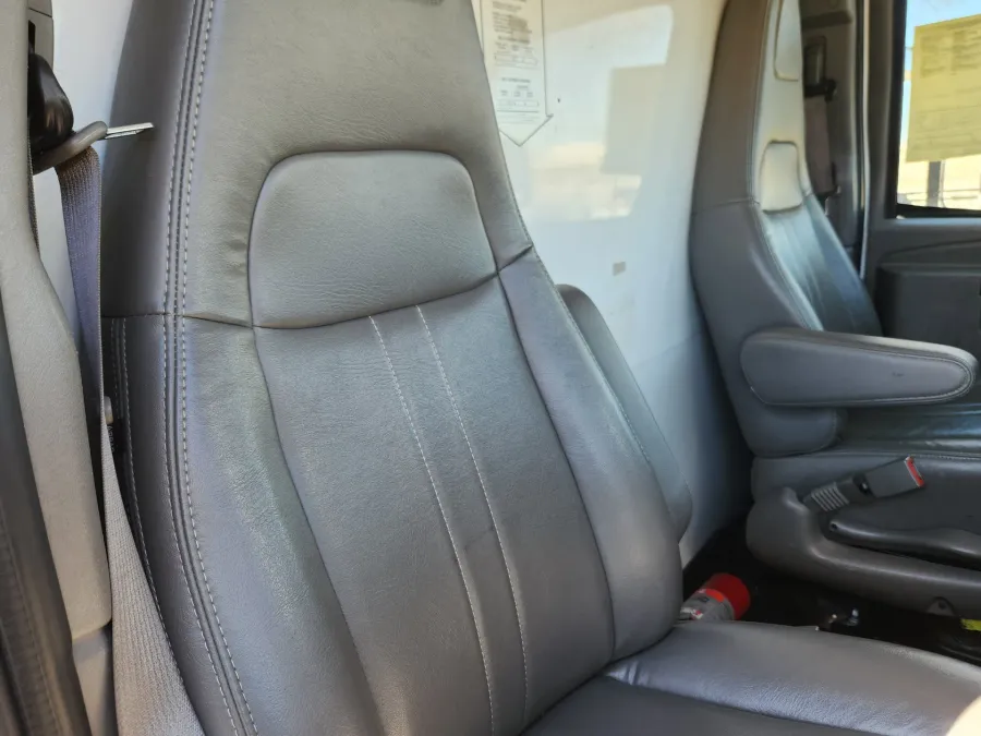 2022 GMC Savana Commercial Cutaway CUTWAY | Photo 9 of 20