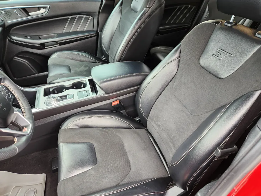 2021 Ford Edge ST | Photo 8 of 27