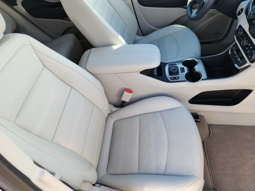 2023 GMC Terrain Denali | Photo 10 of 21