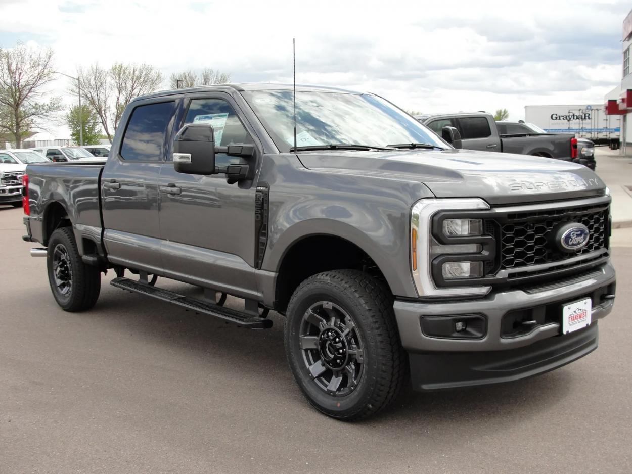 2024 Ford F-250 | Photo 7 of 21