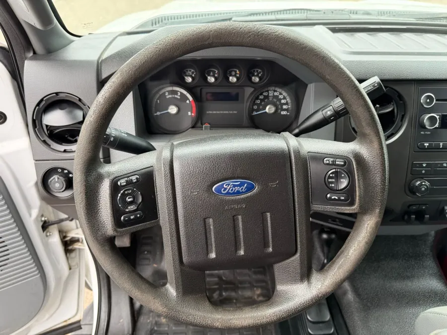 2016 Ford Super Duty F-550 XL | Photo 8 of 20