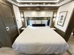 2026 Newmar Mountain Aire 4118 | Thumbnail Photo 16 of 31