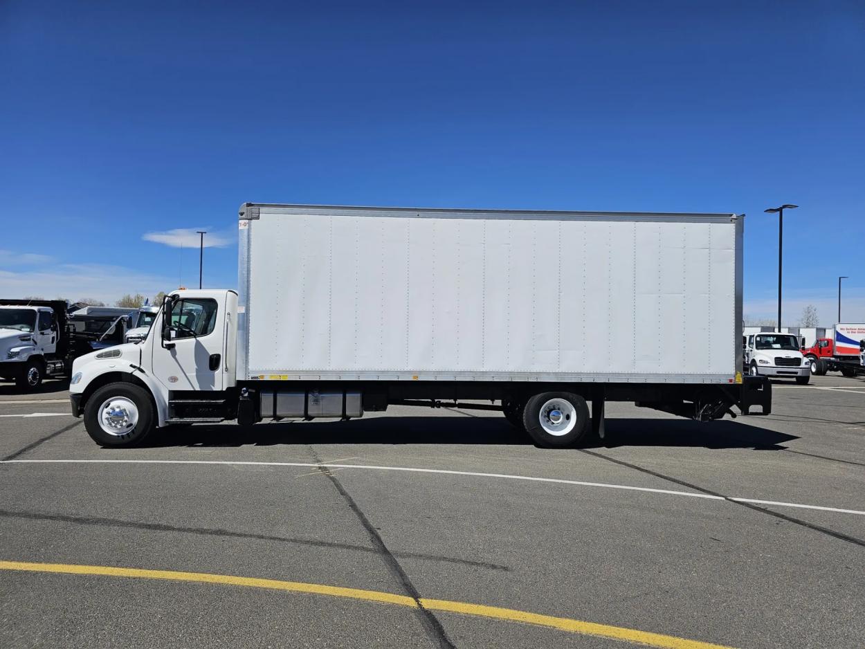 2018 Freightliner M2 106 | Photo 4 of 22