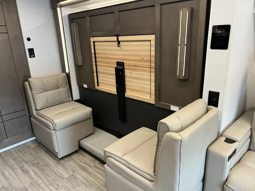 2026 Newmar Freedom Aire 2515 | Photo 17 of 32