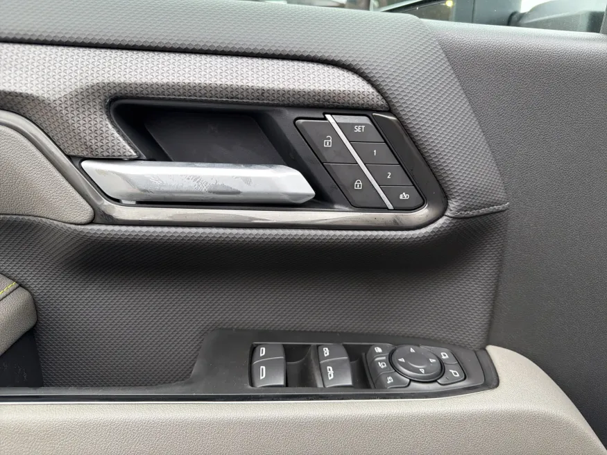 2026 Chevrolet Silverado 2500HD ZR2 | Photo 12 of 20