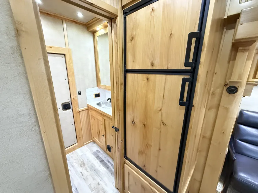 2025 Logan Coach Ultimate Sports Hauler | Photo 11 of 33