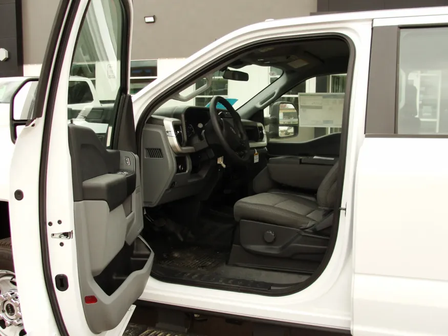 2026 Ford F-350 | Photo 8 of 16