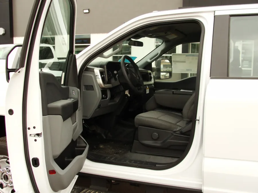 2026 Ford F-350 | Photo 8 of 16