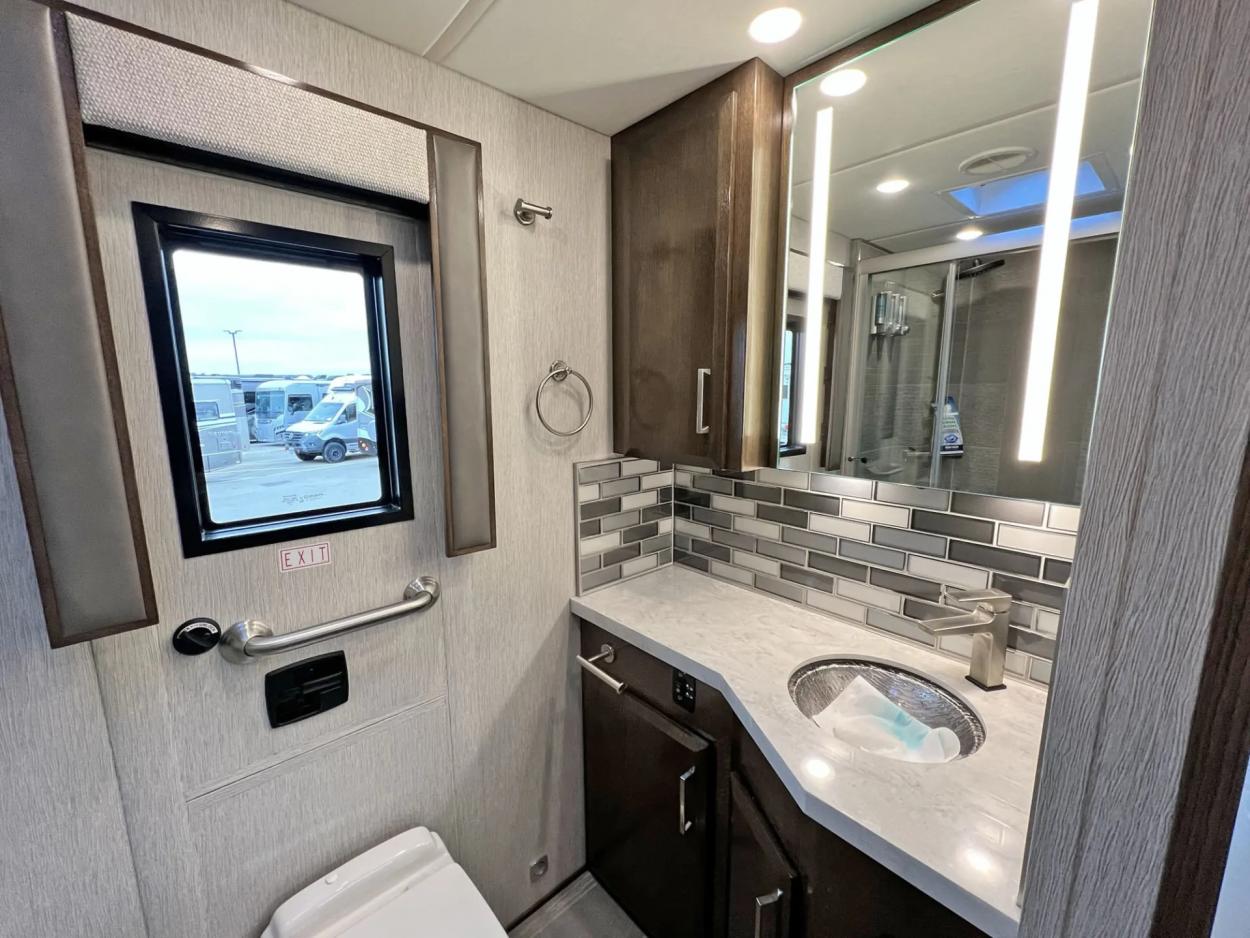 2023 Newmar New Aire 3543 | Photo 20 of 41