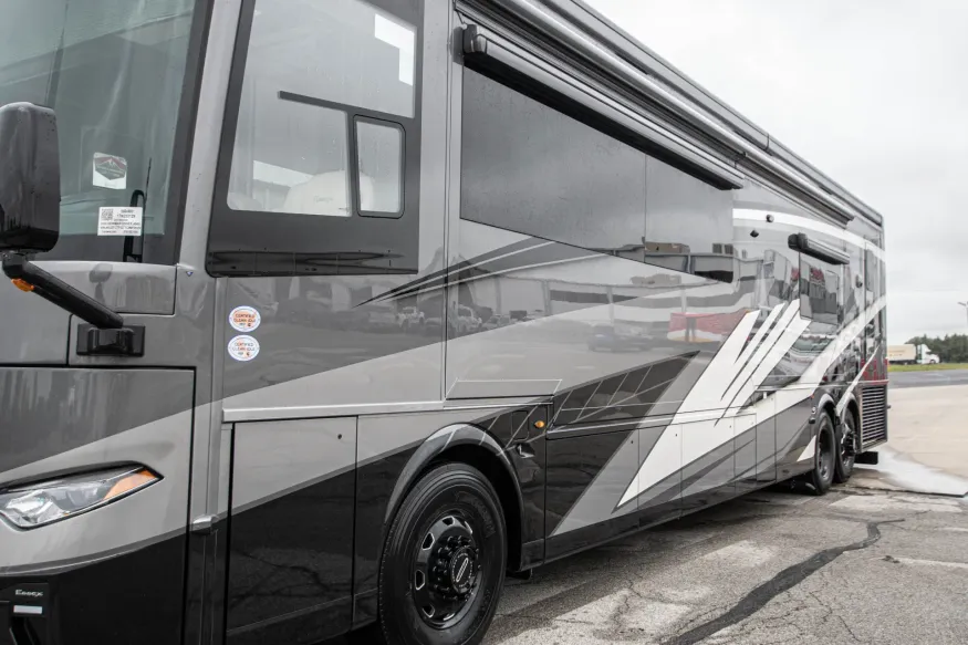 2026 Newmar Essex 4569 | Photo 5 of 34