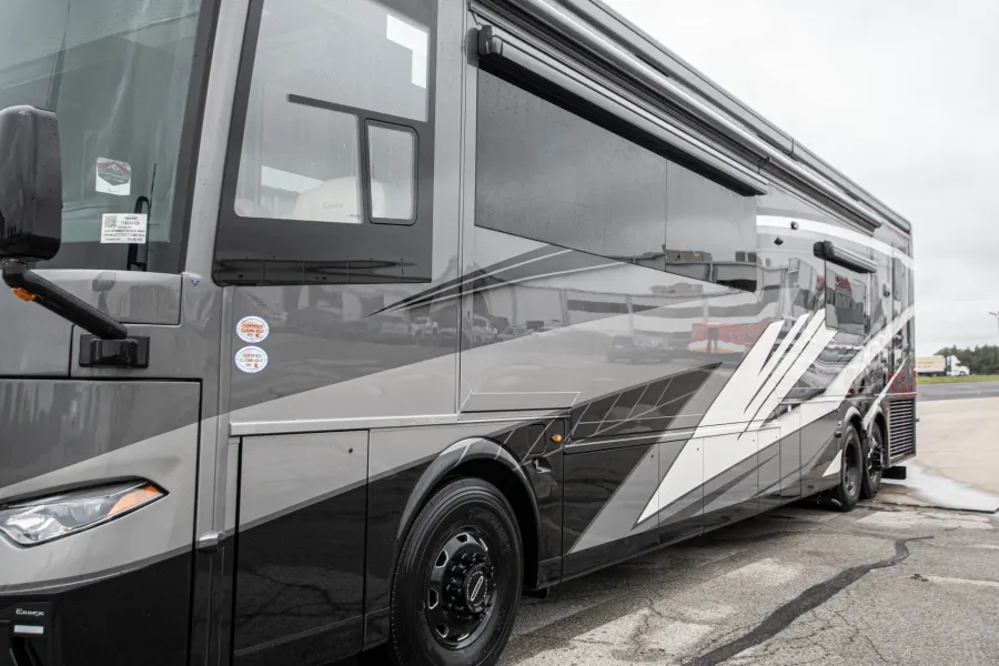 2026 Newmar Essex 4569 | Photo 5 of 34