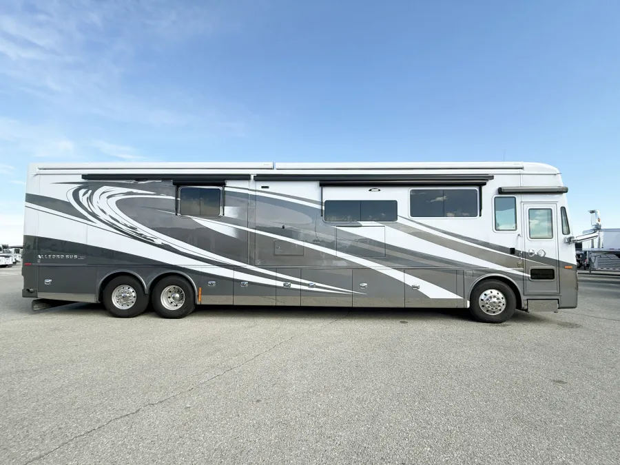 2022 Tiffin Allegro Bus 45OPP | Photo 2 of 32