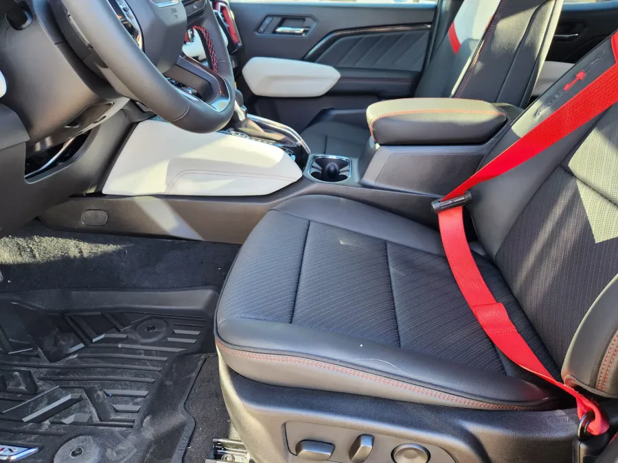 2026 GMC Canyon 4WD AT4X | Photo 8 of 29