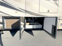 2019 Newmar Ventana 4037 | Thumbnail Photo 27 of 31