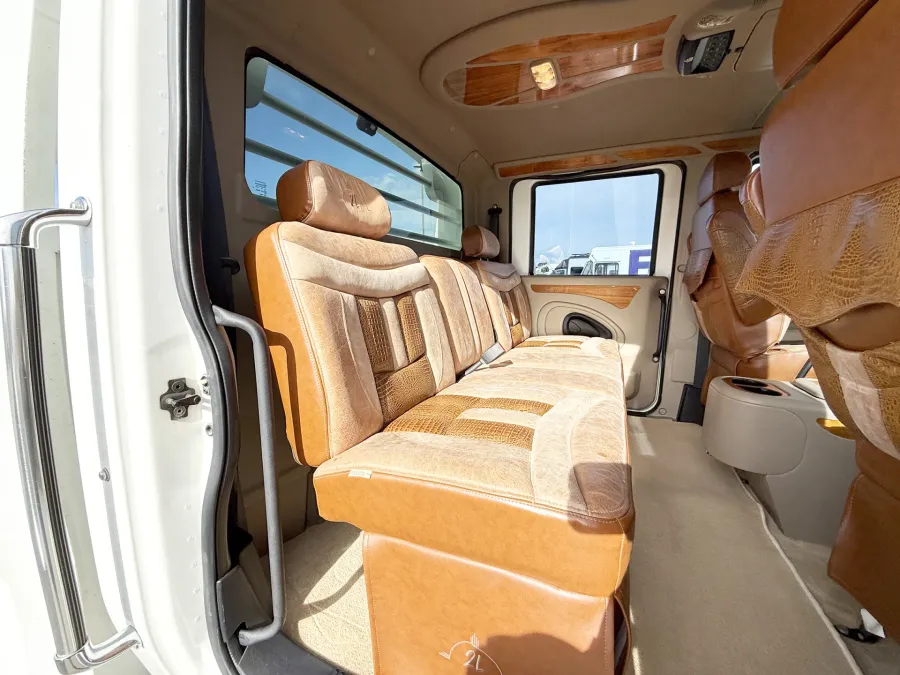 2006 International 4400 2L Hauler | Photo 16 of 19