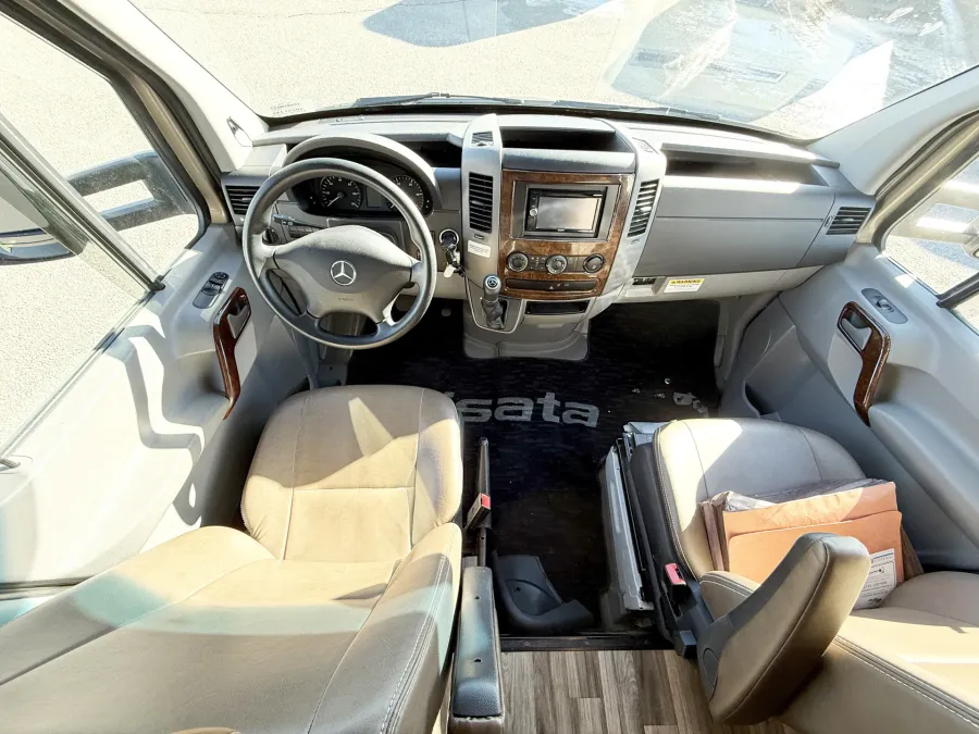 2016 Dynamax Isata 3 24FWM | Photo 6 of 22