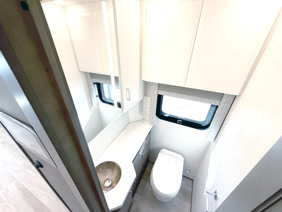 2026 Newmar Mountain Aire 4118 | Photo 13 of 31