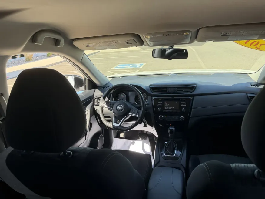 2017 Nissan Rogue S | Photo 12 of 17