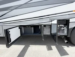 2027 Newmar Bay Star 3114 | Thumbnail Photo 23 of 27