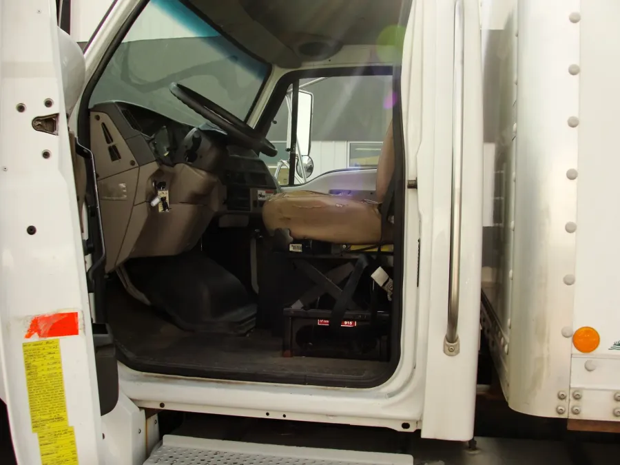 2004 Sterling Acterra | Photo 8 of 12