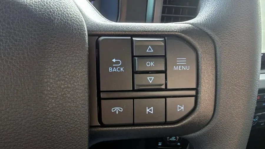 2026 Ford Super Duty F-350 | Photo 17 of 30