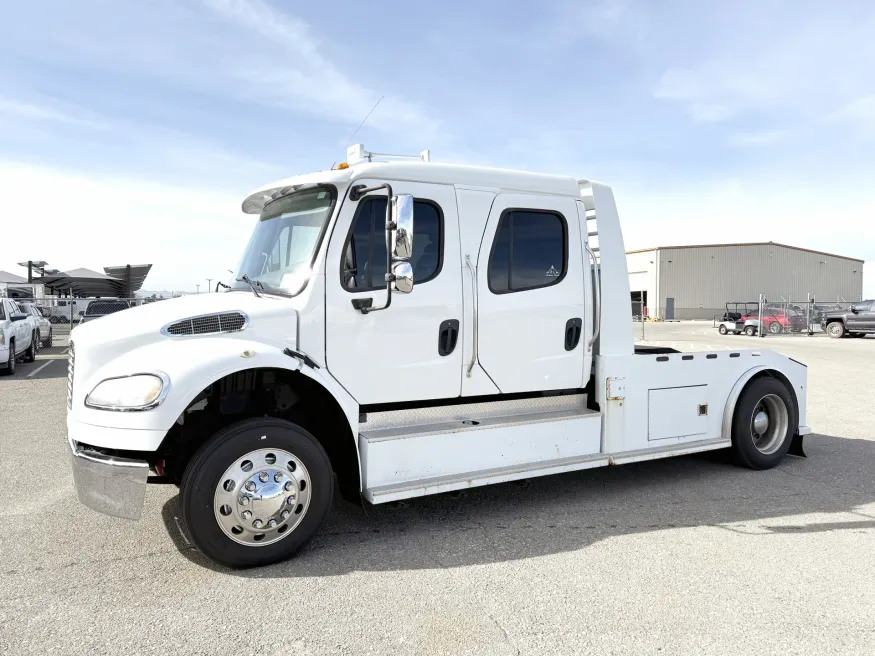 2015 Freightliner M2 106 2L Hauler | Photo 1 of 20