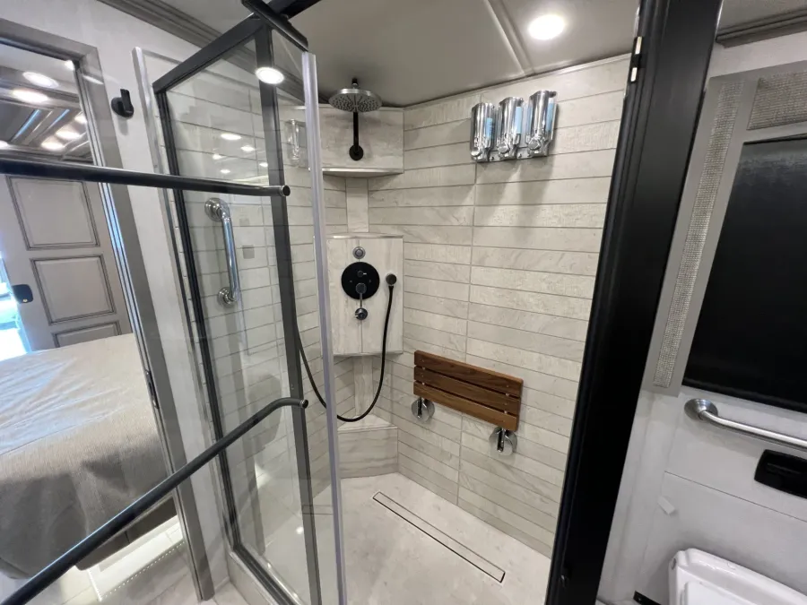 2026 Newmar London Aire 4551 | Photo 17 of 19