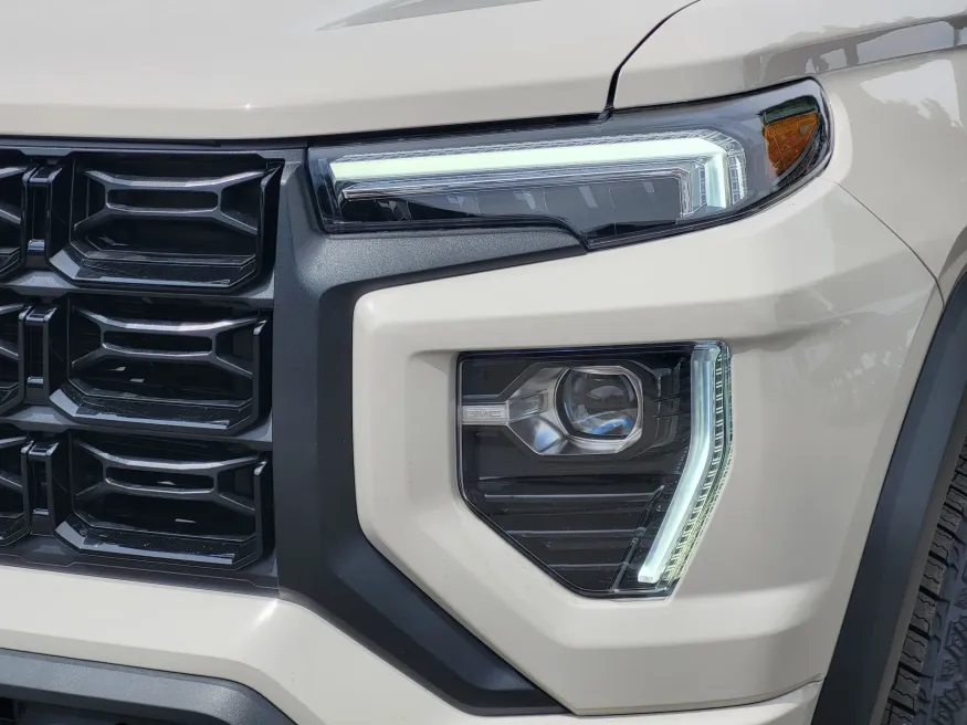 2026 GMC Canyon 4WD Elevation | Photo 7 of 26