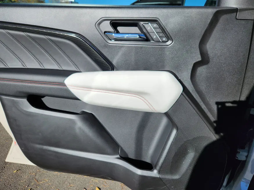 2026 GMC Canyon 4WD AT4X | Photo 5 of 29