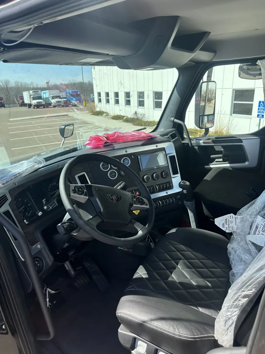 2027 Western Star 49X | Photo 10 of 14