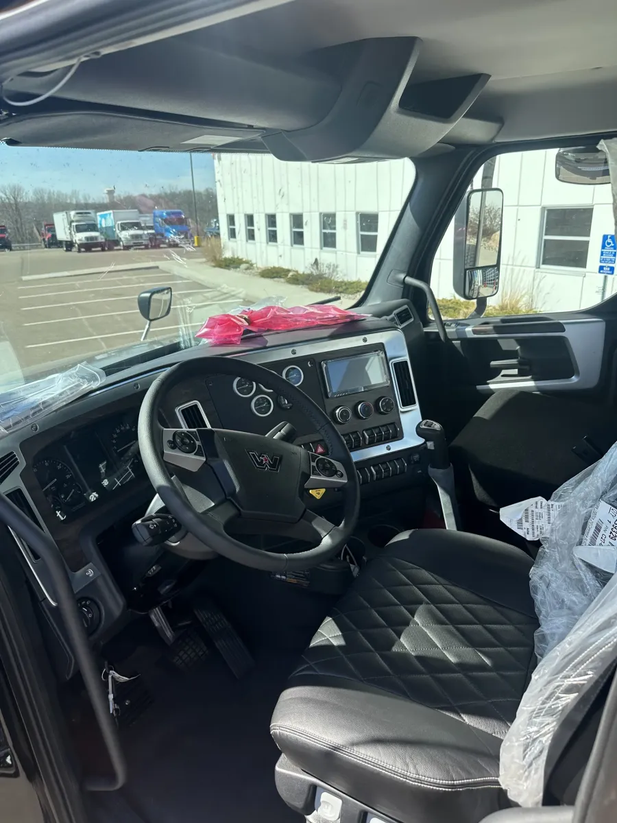 2027 Western Star 49X | Photo 10 of 14