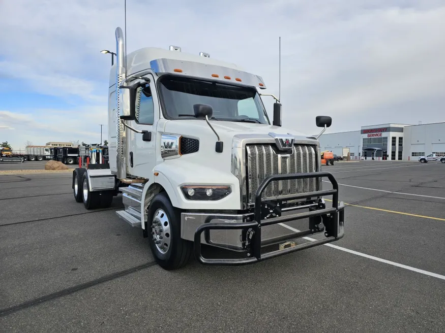 2025 Western Star 47X | Photo 3 of 22