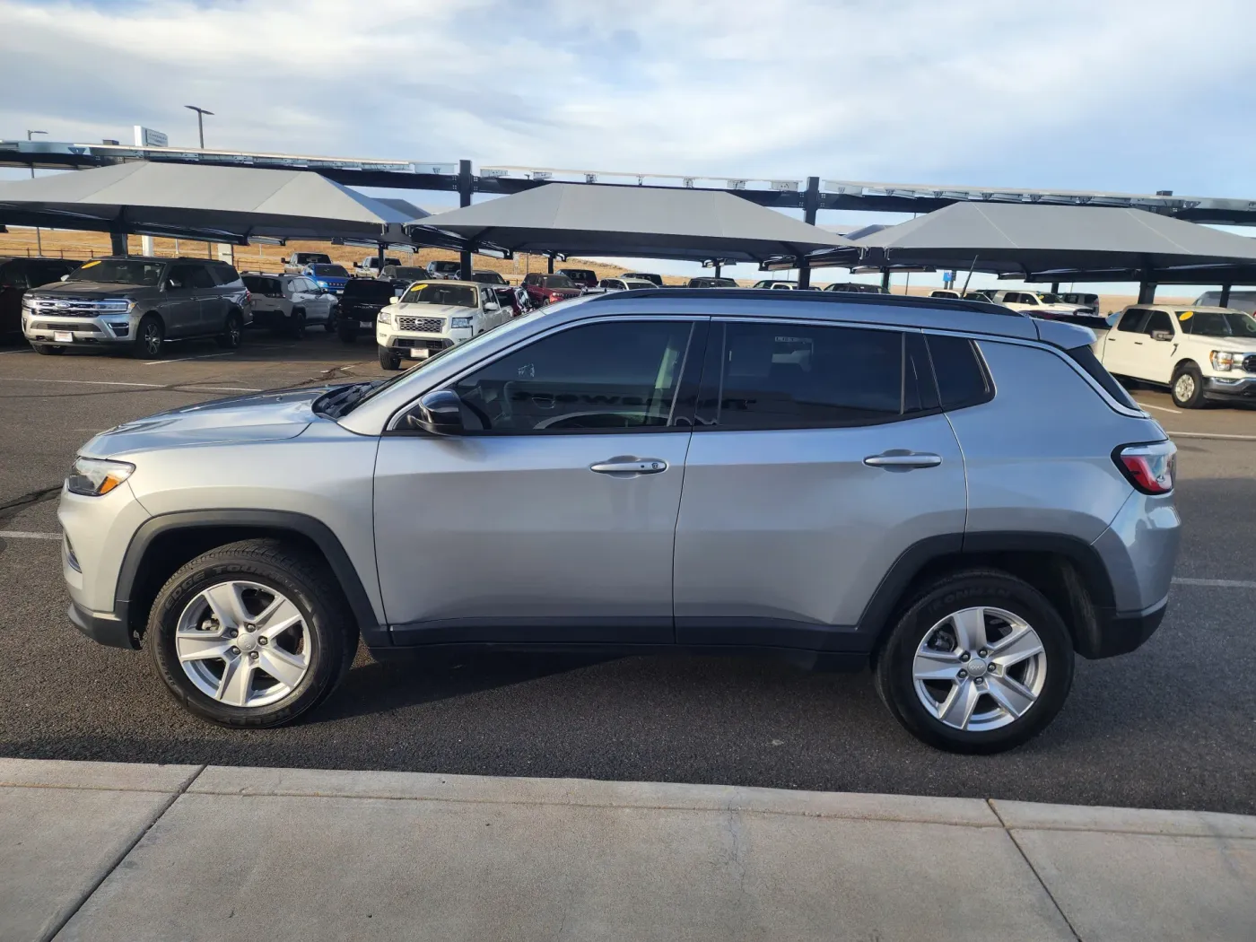 2022 Jeep Compass Latitude | Photo 4 of 22