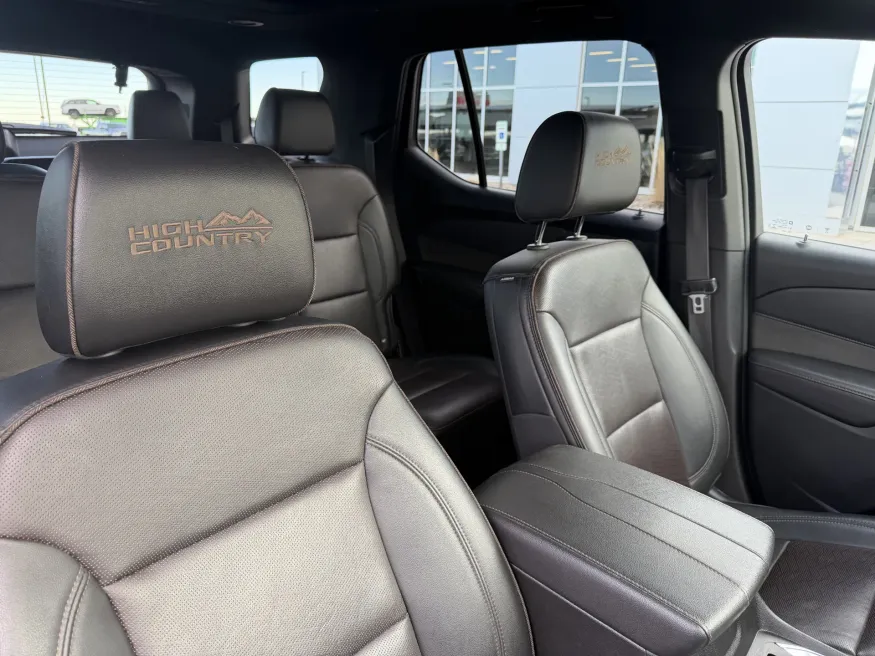 2023 Chevrolet Traverse High Country | Photo 14 of 22