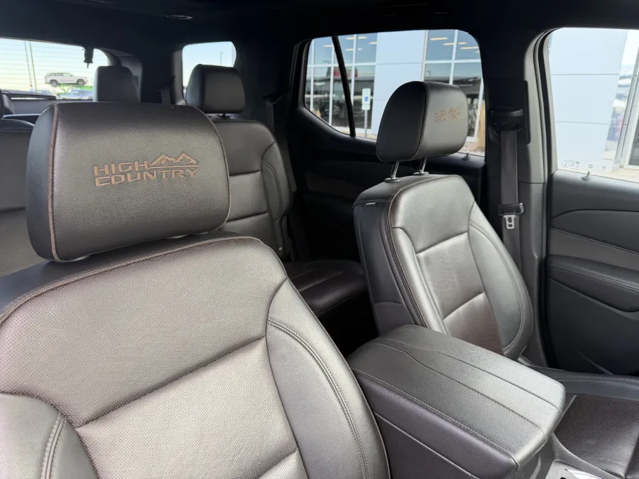 2023 Chevrolet Traverse High Country | Photo 14 of 22