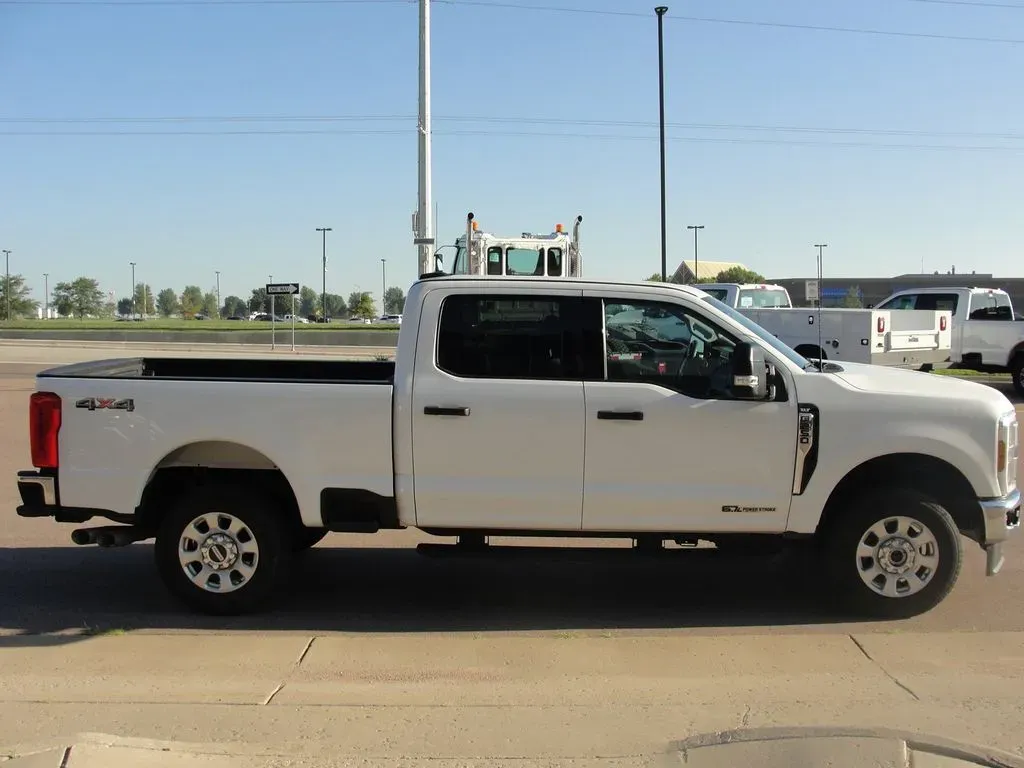 2024 Ford Super Duty F-250 XLT | Photo 5 of 36