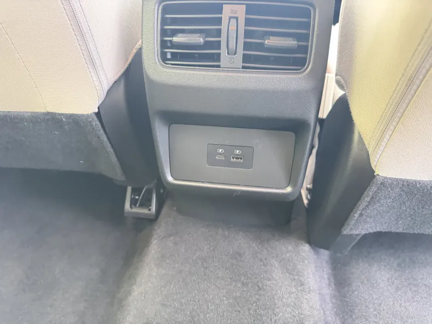 2023 Nissan Rogue SV | Photo 10 of 18