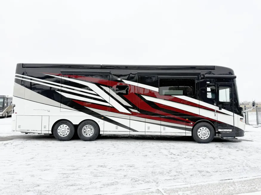 2026 Newmar Mountain Aire 3825 | Photo 3 of 28