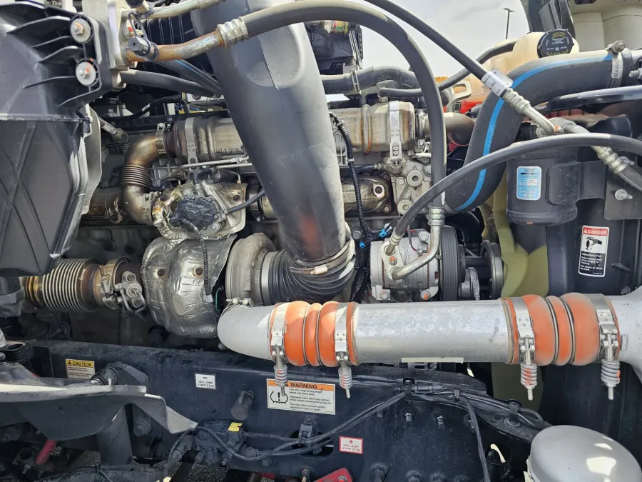 2024 Freightliner Cascadia 126 | Photo 17 of 21