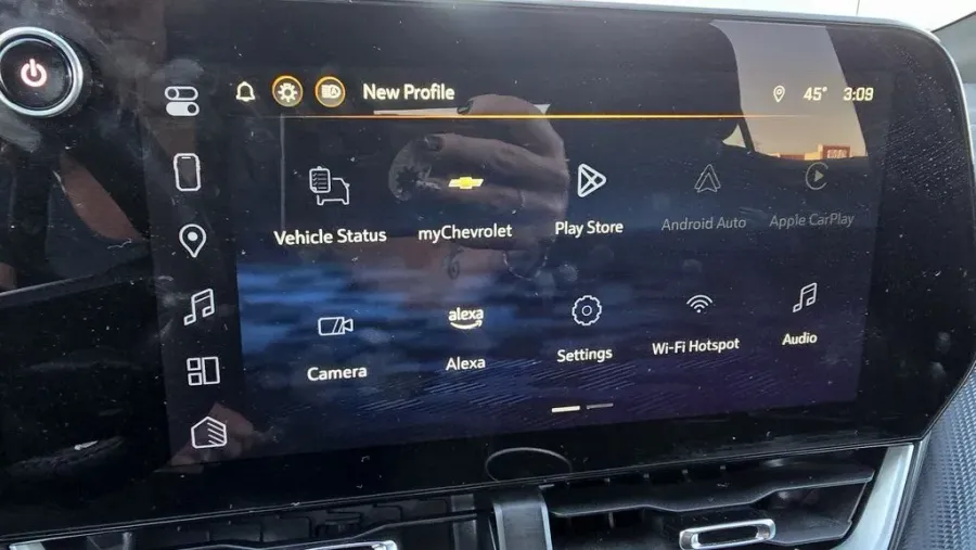 2025 Chevrolet Equinox | Photo 20 of 30