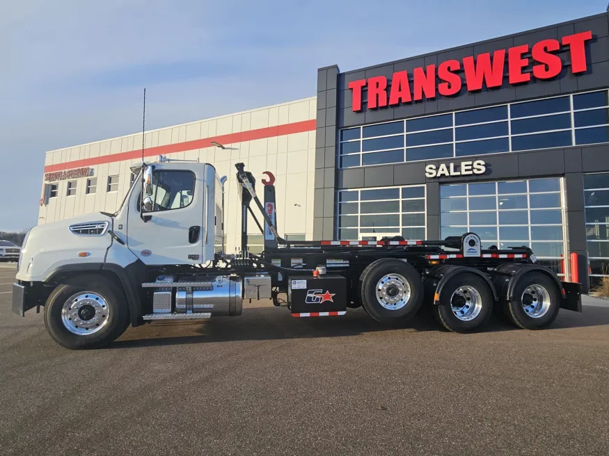 2026 Freightliner 114SD | Photo 7 of 12