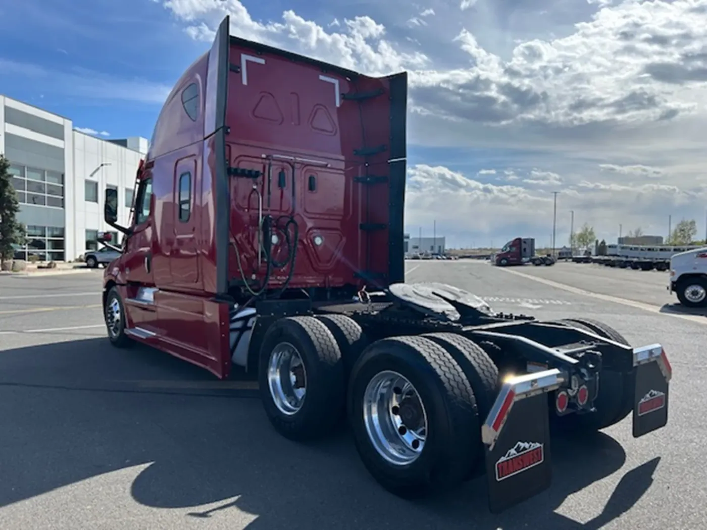 2023 Freightliner Cascadia 126 | Photo 3 of 18